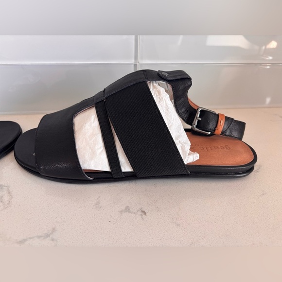 Gentle Souls Kenneth Cole Black Leather Sandals - Picture 4 of 9